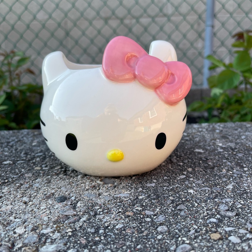 Blue Sky Hello Kitty Ceramic Candle